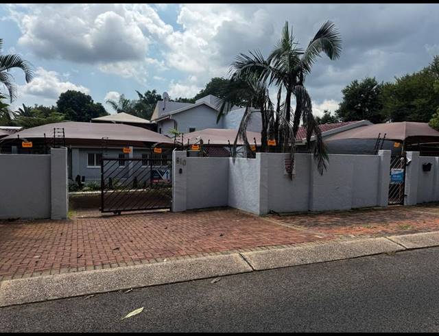 6 BEDROOM HOUSE FOR SALE IN MENLYN